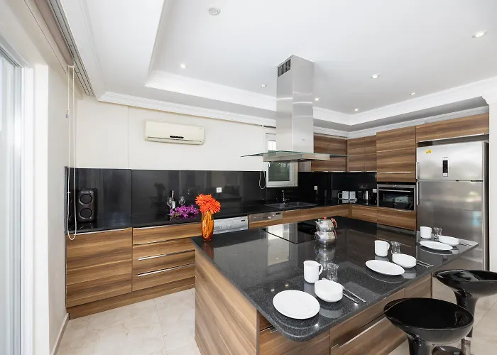 Four Seasons Ολουντενίζ