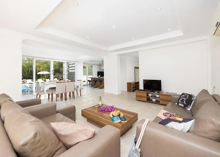 Four Seasons Ολουντενίζ