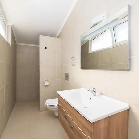 Four Seasons Villa *