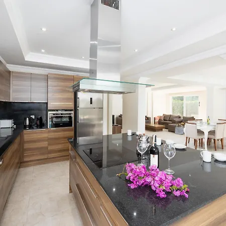 Four Seasons Villa *